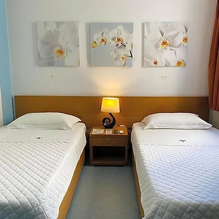 Weaa Hotel