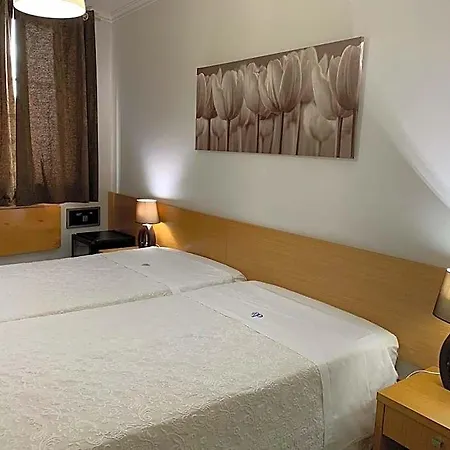 Hotel Weaa 2*